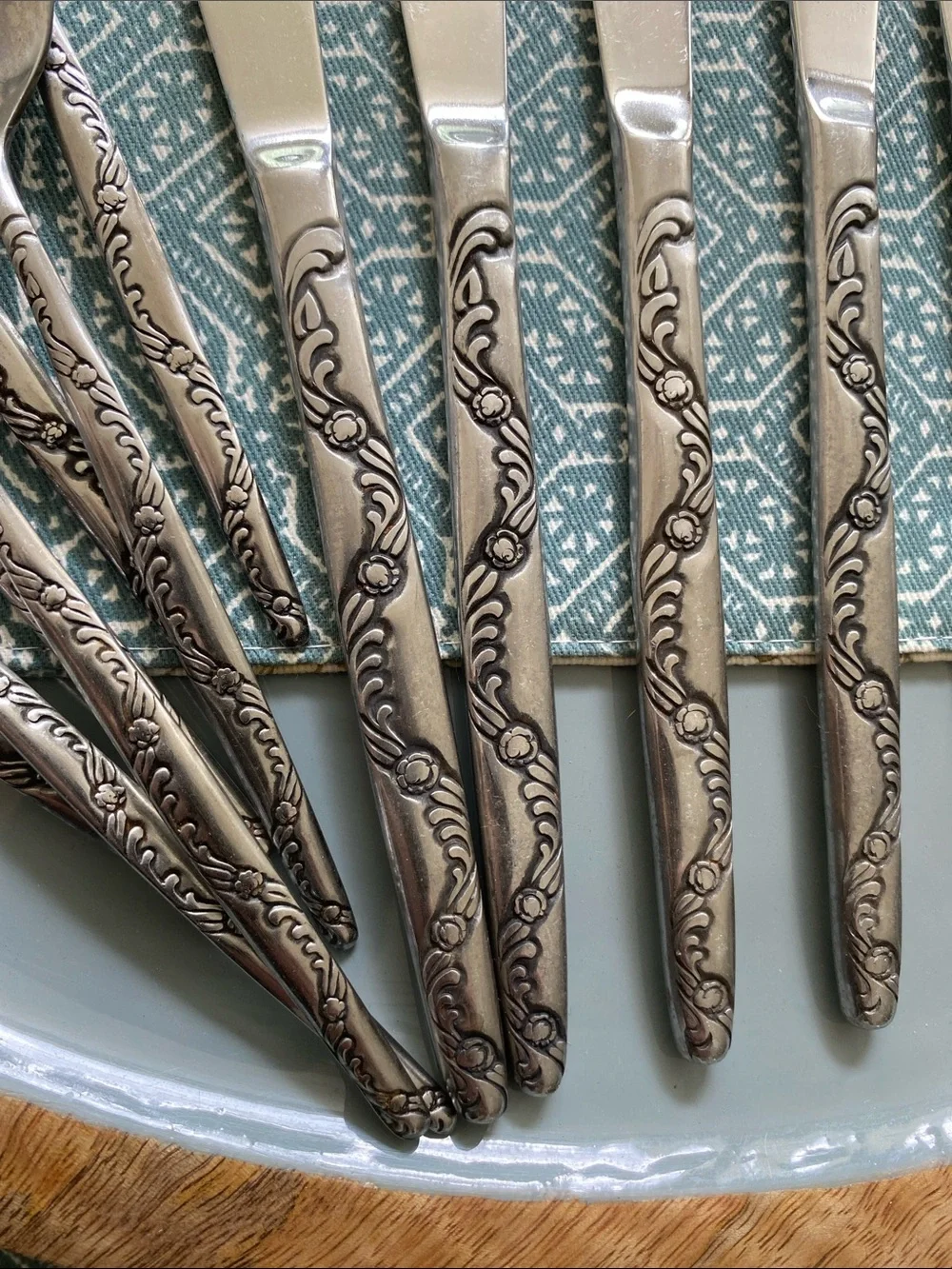 Vintage NATIONAL STAINLESS/JAPAN 44 Piece (7 Sets) “Floral & Scroll” Flatware